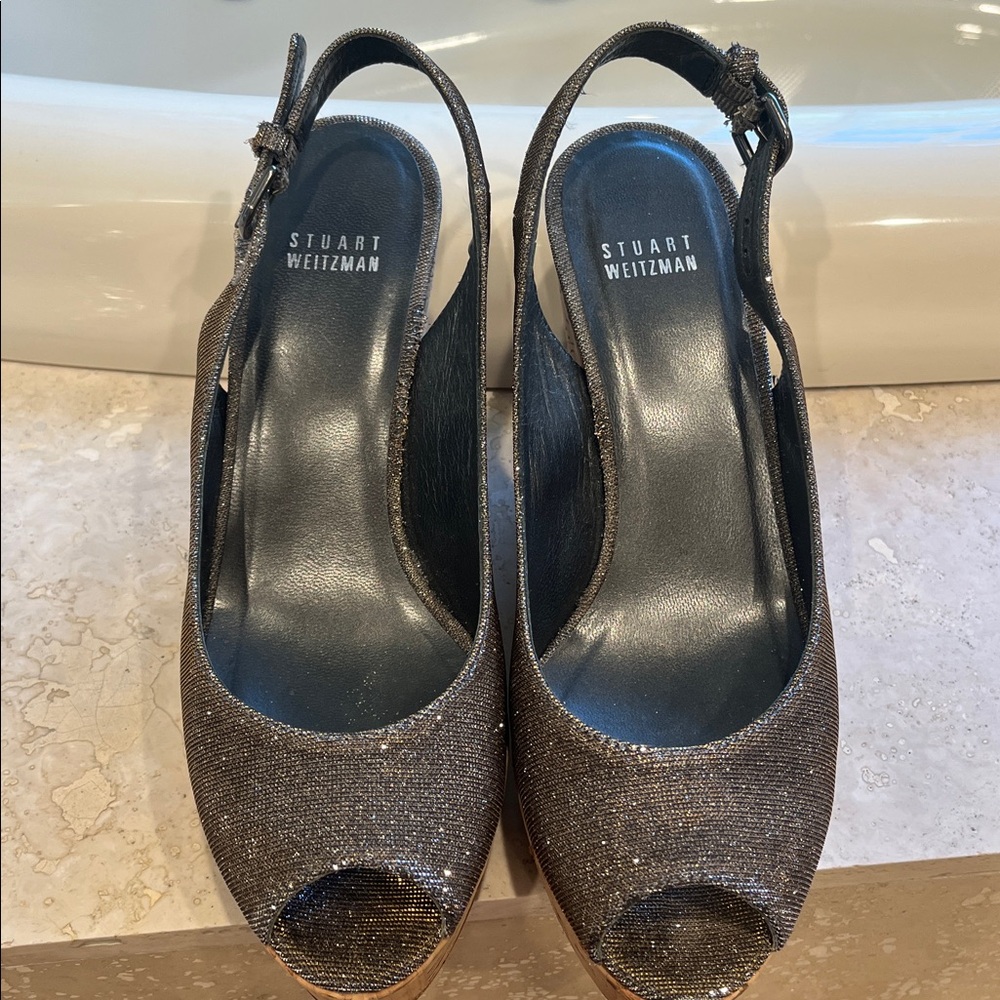 Stuart Weitzman wedges. So flattering on the foot